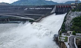 Đóng cửa xả lũ thủy điện Hòa Bình ứng phó với bão số 4