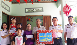 Nhiều học sinh là con của ngư dân được 'tiếp sức' trước thềm năm học mới