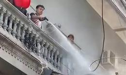 Hà Nội: Khởi tố đối tượng dùng máy bơm áp lực cao xịt vào người thợ tháo dỡ nhà ở xã Tây Phương