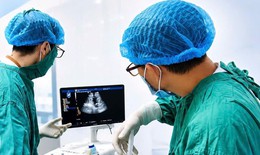 Giữ thai cạn ối từ tuần 20 bằng kỹ thuật truyền ối, em bé chào đời khỏe mạnh
