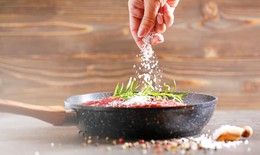 Ăn mặn mỗi ngày, trái tim và thận 'gánh’ hậu quả như thế nào?
