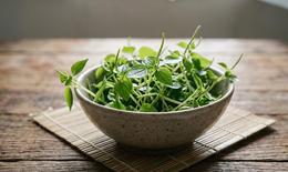 5 nhóm người cần thận trọng khi ăn rau càng cua