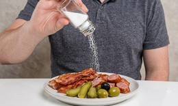 4 loại thực phẩm cần hạn chế để kiểm soát huyết áp hiệu quả