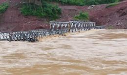 Lũ cuốn trôi cầu tạm, 3 bản biên giới ở Nghệ An bị chia cắt