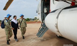 Quân y Việt Nam chuyển tuyến bệnh nhân bằng trực thăng ở Nam Sudan