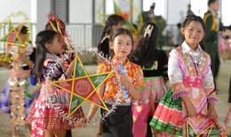 Rộn ràng đêm hội 'Trăng thu biên cương' ở Na Ngoi