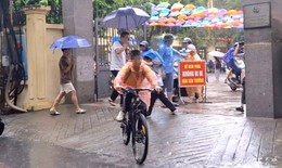 Học sinh tiểu học tự đạp xe đến trường: Biết đi xe thôi chưa đủ