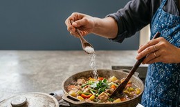Ăn mặn ảnh hưởng đến huyết áp như thế nào?