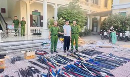 Thu giữ 775 vũ khí, công cụ hỗ trợ, tổng trọng lượng gần 1 tấn