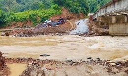 Mưa lớn kéo dài, 7 bản ở vùng cao Nghệ An bị cô lập