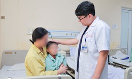Va chạm với máy tập thể dục, bé trai 5 tuổi bị rách bao quy đầu