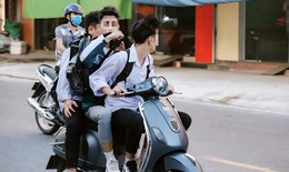 Vì sao cha mẹ vẫn giao xe máy cho con dù biết sai luật, nguy hiểm?