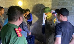 Hang Rút bị nước bao vây, 3 người mắc kẹt nhiều ngày được giải cứu