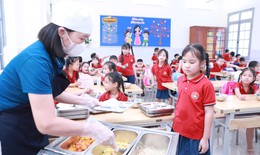 Phụ huynh Hà Nội lo bữa ăn bán trú: Công khai thực đơn vẫn chưa đủ