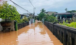 Diễn biến mới nhất về đợt mưa lớn ở Trung Bộ, lũ trên các sông đang rất cao