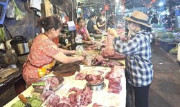Mưa kéo dài, giá thực phẩm Hà Nội biến động cục bộ