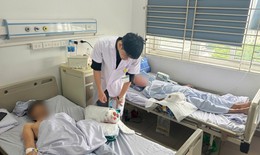 Cứu các ngón tay dập nát do cuốn vào máy cưa, thang máy