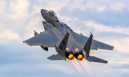 Tiêm kích F-15EX và F/A-18 Mỹ lộ rõ khác biệt khi đối đầu trên không