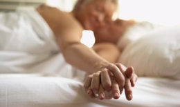 Những lợi ích bất ngờ từ đời sống vợ chồng đối với người trên 60 tuổi