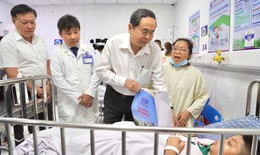 Chủ tịch Quốc hội Trần Thanh Mẫn thăm, tặng quà Trung thu cho bệnh nhi TPHCM
