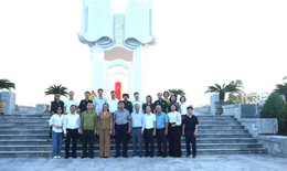 Thứ trưởng Đỗ Xuân Tuyên và đoàn Hội Cựu chiến binh Bộ Y tế tri ân các Anh hùng, Liệt sĩ tại Quảng Ninh