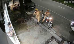 CSGT Huế hỗ trợ đưa người có biểu hiện đột quỵ đi cấp cứu