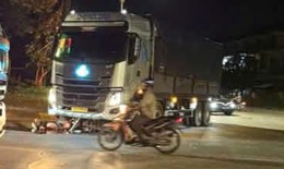 Mẹ và con trai tử vong thương tâm trong đêm sau va chạm ô tô tải