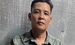 Chồng cũ đổ xăng đốt vợ