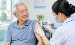 Người cao tuổi cần tiêm vaccine gì để phòng bệnh truyền nhiễm?