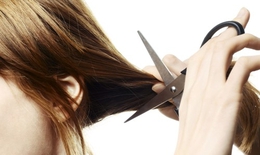 Trầy xước khi cạo tóc có lây nhiễm HIV?