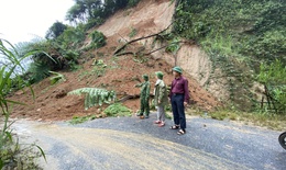 Nghệ An: Huyện biên giới Kỳ Sơn di dời khẩn cấp hàng trăm hộ dân do sạt lở núi