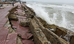 Nghệ An: Kè biển tại Cửa Lò sạt lở nghiêm trọng sau mưa bão