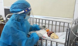 Bé gái con sản phụ mắc COVID-19 chào đời trong khu cách ly ở Nghệ An