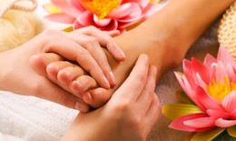 Tuyệt chiêu chăm sóc bàn chân ngày hè