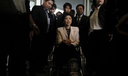 Thủ tướng Yingluck ngồi xe lăn điều trần về cáo buộc tham nhũng