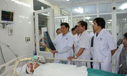 Bộ Y tế yêu cầu miễn viện phí cho các nạn nhân vụ đổ xe tại Lào Cai