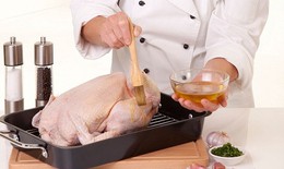 Cấp đông thịt gà để tránh ngộ độc thực phẩm