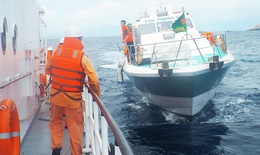 Gia đình đề nghị lặn tìm 8 thuyền viên mất tích