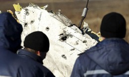Hà Lan chuyển mảnh vỡ máy bay MH17 về nước điều tra