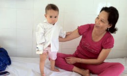 Cần Thơ : Cứu sống bé 11 tháng tuổi bị mắc dị vật đường thở