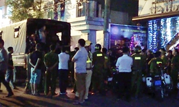 Trăm cảnh sát đột kích vũ trường lớn nhất Sài Gòn