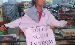 Khởi tố vụ bắt nữ sinh đeo bảng "tôi là người ăn trộm"