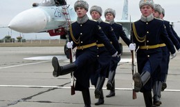 Cận cảnh Nga bổ sung 14 máy bay chiến đấu tới bán đảo Crimea