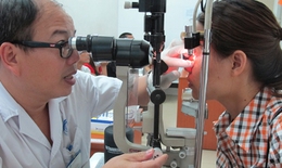 Nguy cơ bỏng giác mạc do xông lá lốt trị đau mắt đỏ