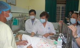 Bộ trưởng Nguyễn Thị Kim Tiến kiểm tra công tác phòng chống dịch bệnh tại BV Nhi Trung ương