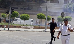 Nổ bom trước dinh Tổng thống Ai Cập