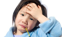 Bác sĩ nhi hướng dẫn chăm sóc trẻ tiêu chảy, viêm đường hô hấp
