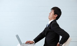 Khắc phục chứng đau lưng do ngồi lâu