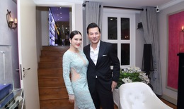 Lý Nhã Kỳ tặng quà độc cho Trần Bảo Sơn ở tiệc Giáng Sinh