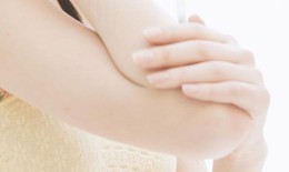 Nhức mỏi khuỷu tay chữa thế nào?